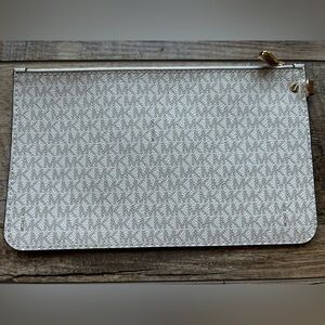 Michael Kors Zipper Pouch
